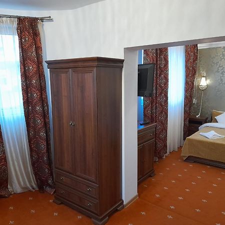 Pensiunea Crown Royal Alba Iulia Exterior foto