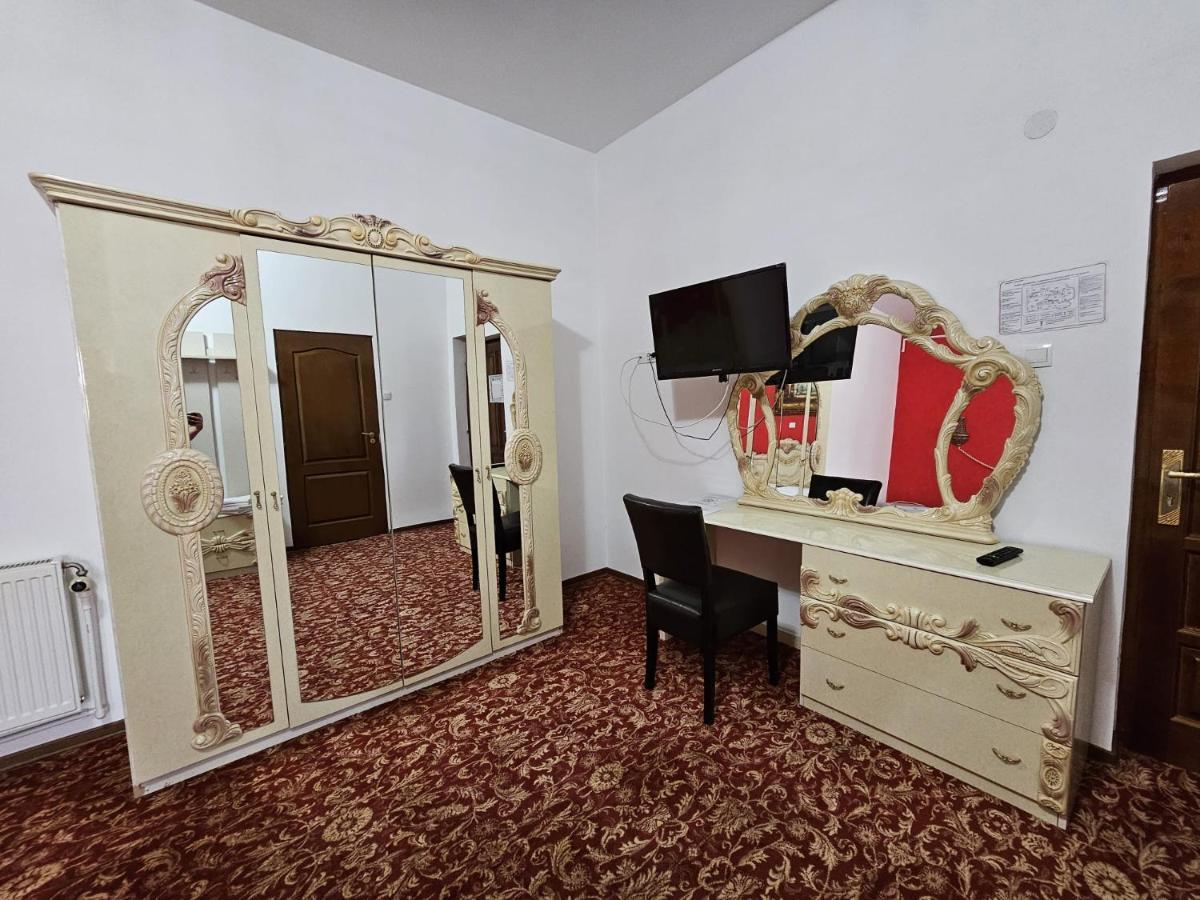 Pensiunea Crown Royal Alba Iulia Exterior foto