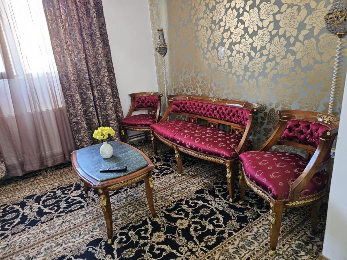 Pensiunea Crown Royal Alba Iulia Exterior foto