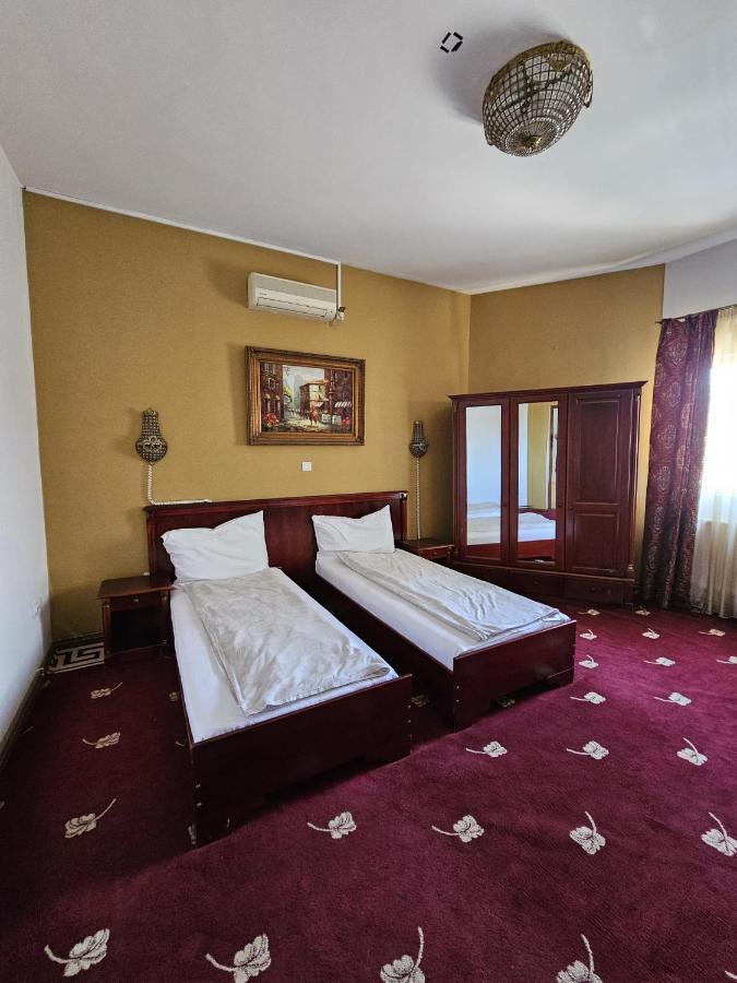 Pensiunea Crown Royal Alba Iulia Exterior foto