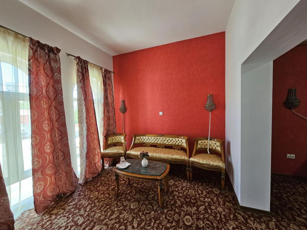 Pensiunea Crown Royal Alba Iulia Exterior foto