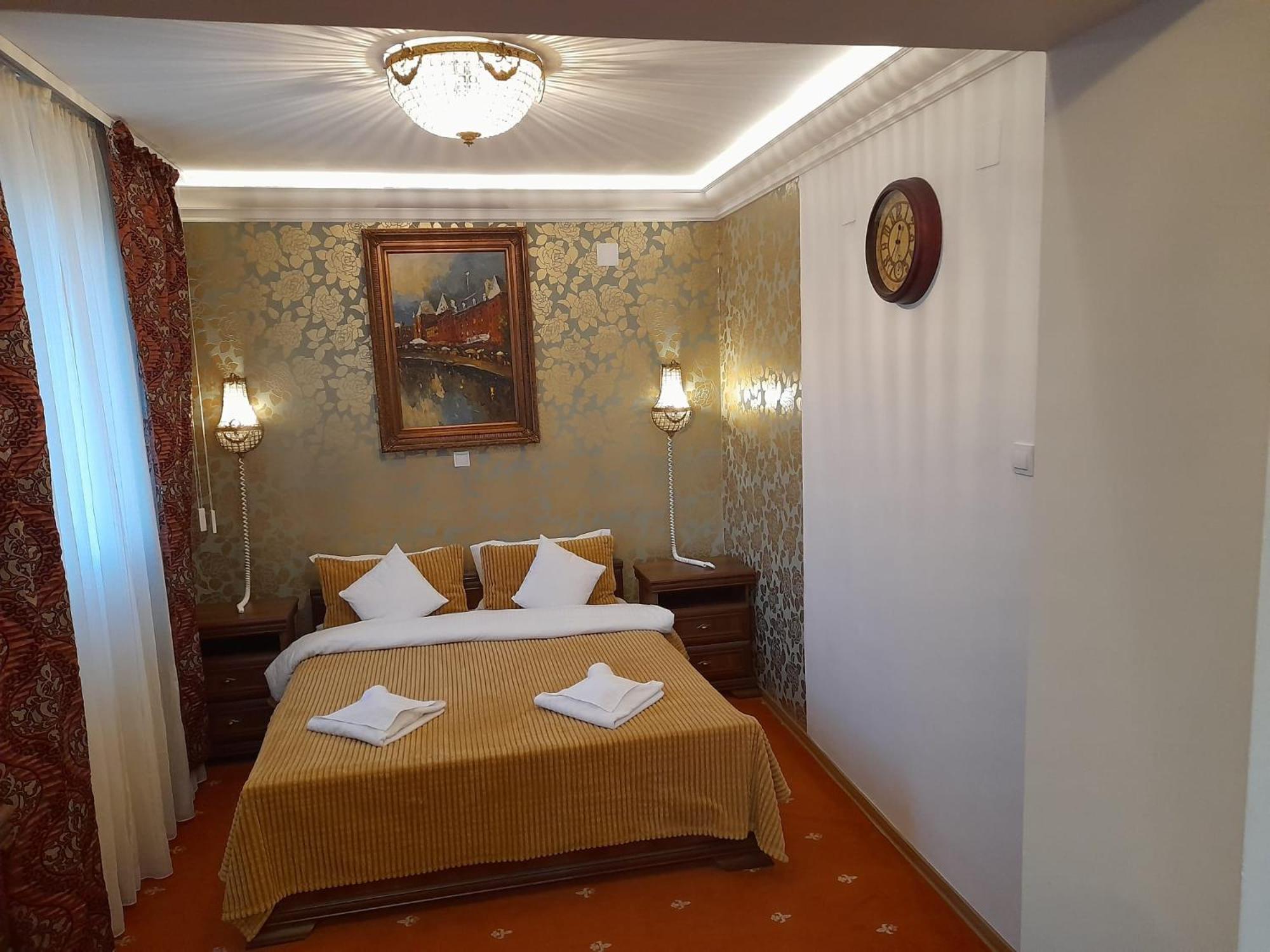 Pensiunea Crown Royal Alba Iulia Exterior foto
