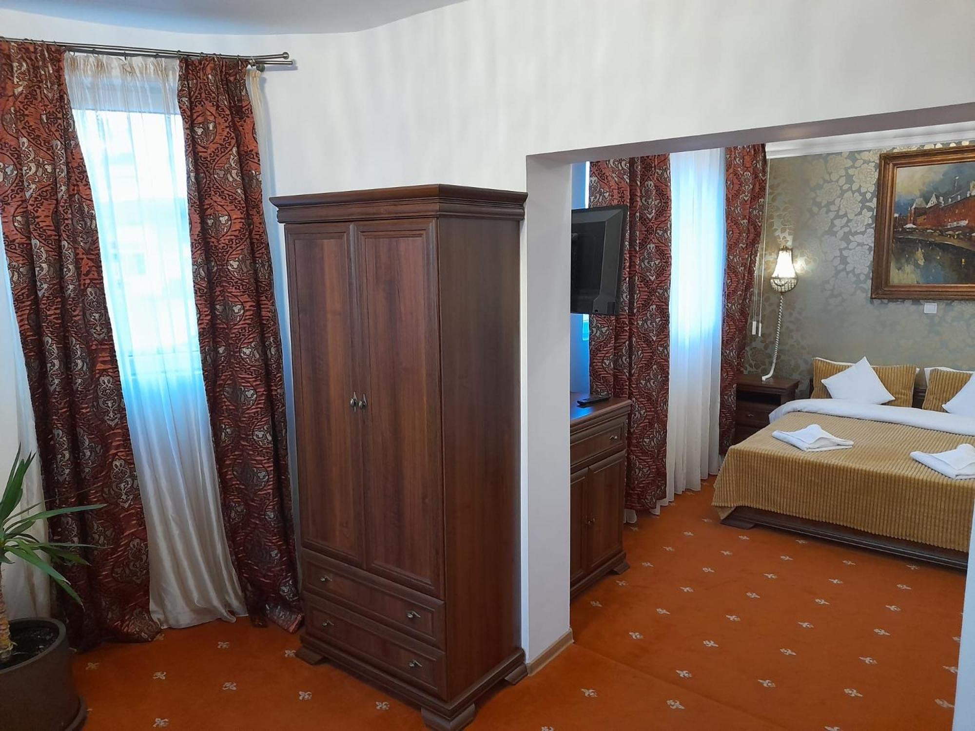 Pensiunea Crown Royal Alba Iulia Exterior foto