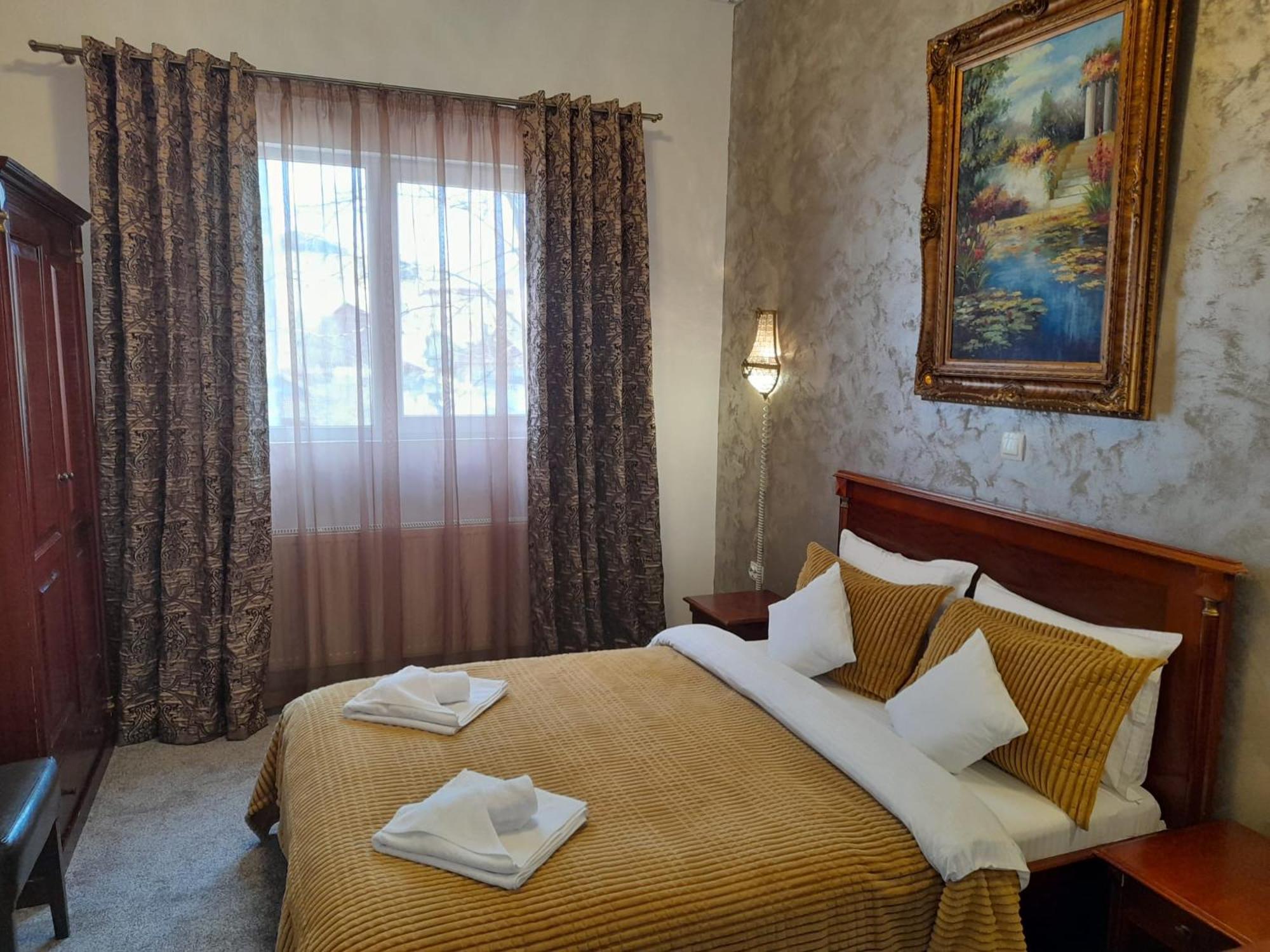 Pensiunea Crown Royal Alba Iulia Exterior foto