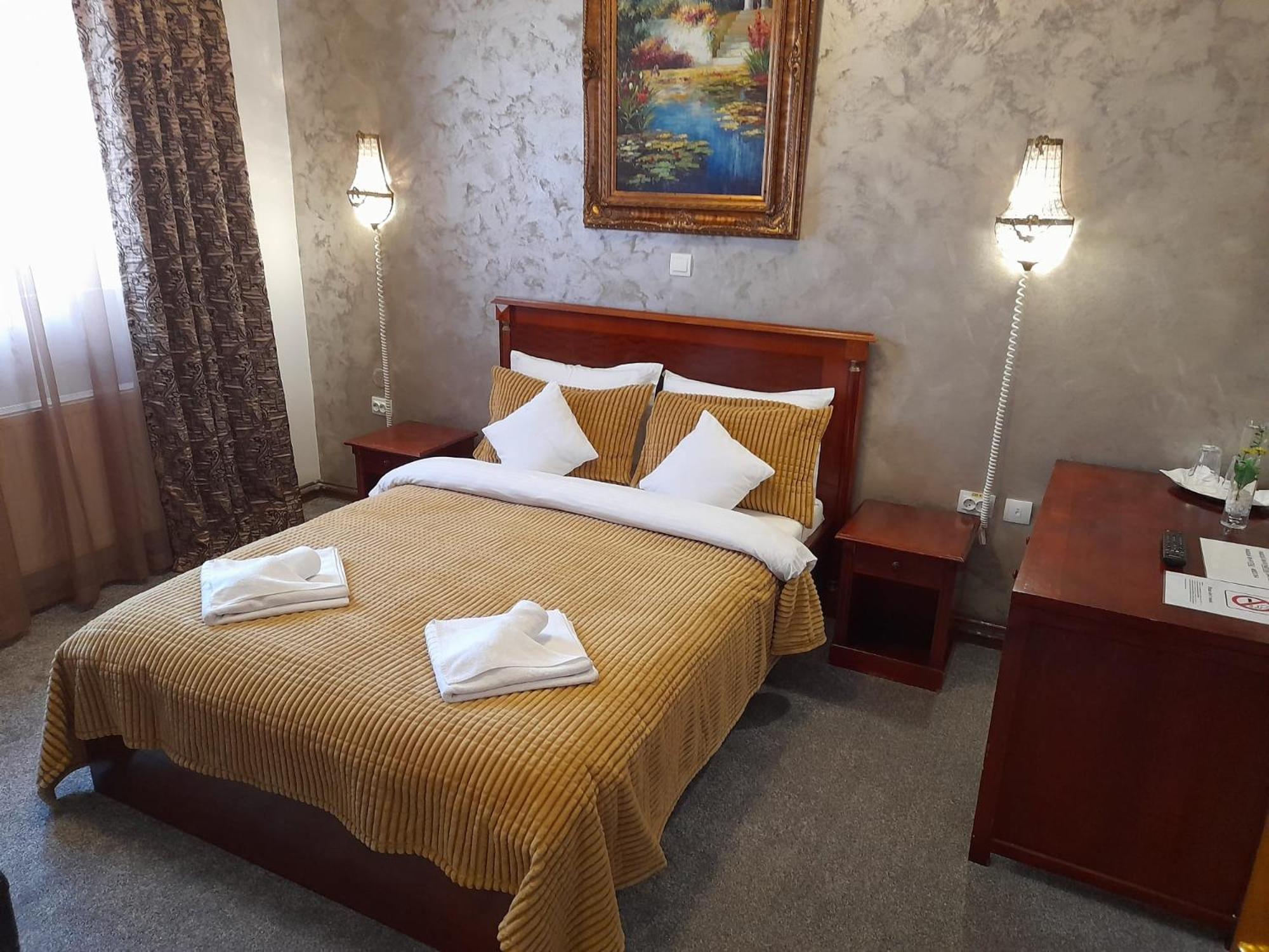 Pensiunea Crown Royal Alba Iulia Exterior foto