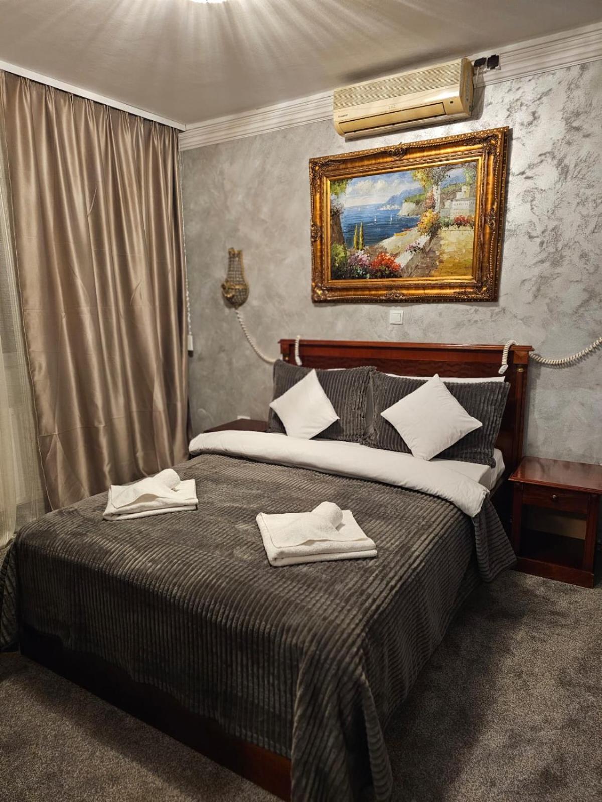 Pensiunea Crown Royal Alba Iulia Exterior foto