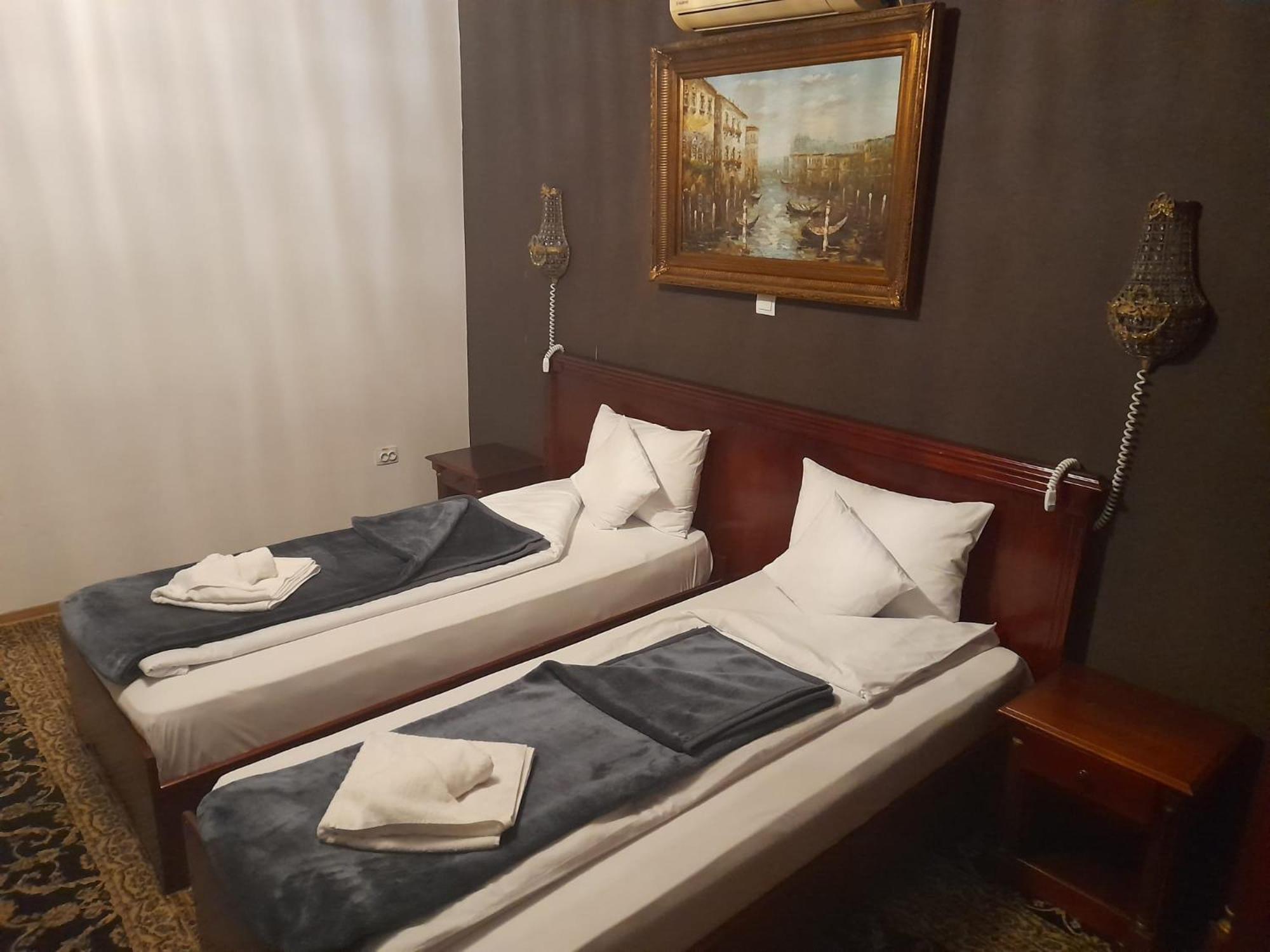 Pensiunea Crown Royal Alba Iulia Exterior foto