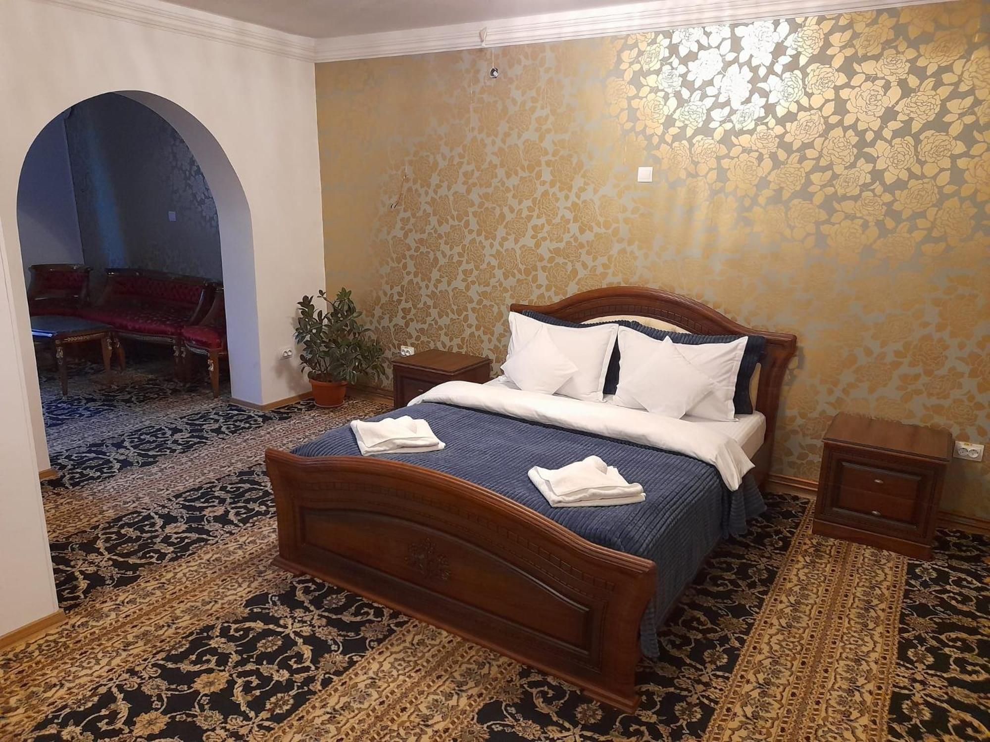 Pensiunea Crown Royal Alba Iulia Exterior foto
