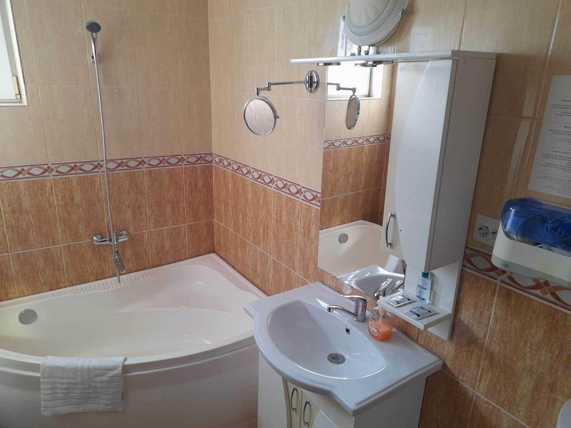 Pensiunea Crown Royal Alba Iulia Exterior foto