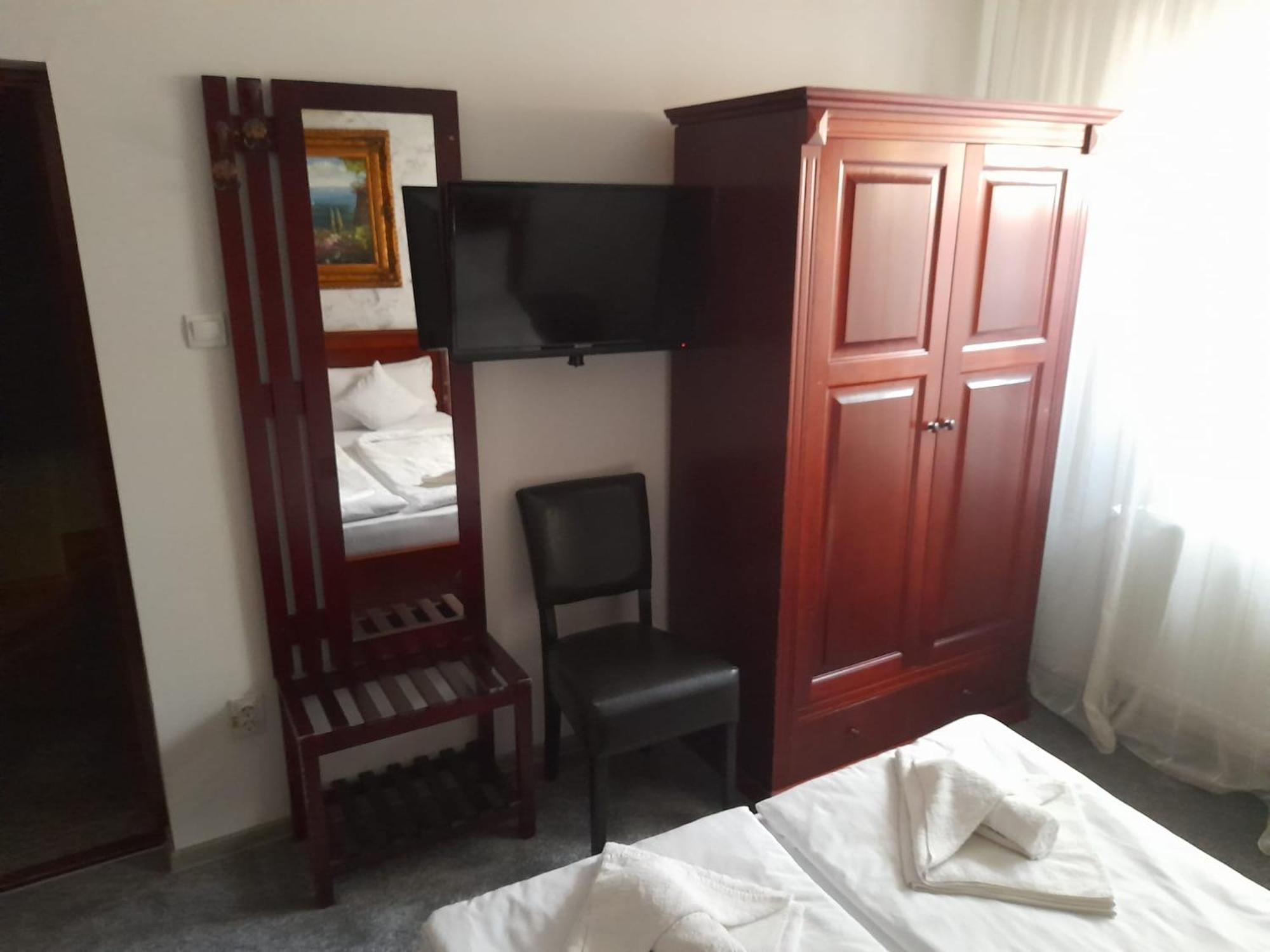 Pensiunea Crown Royal Alba Iulia Exterior foto