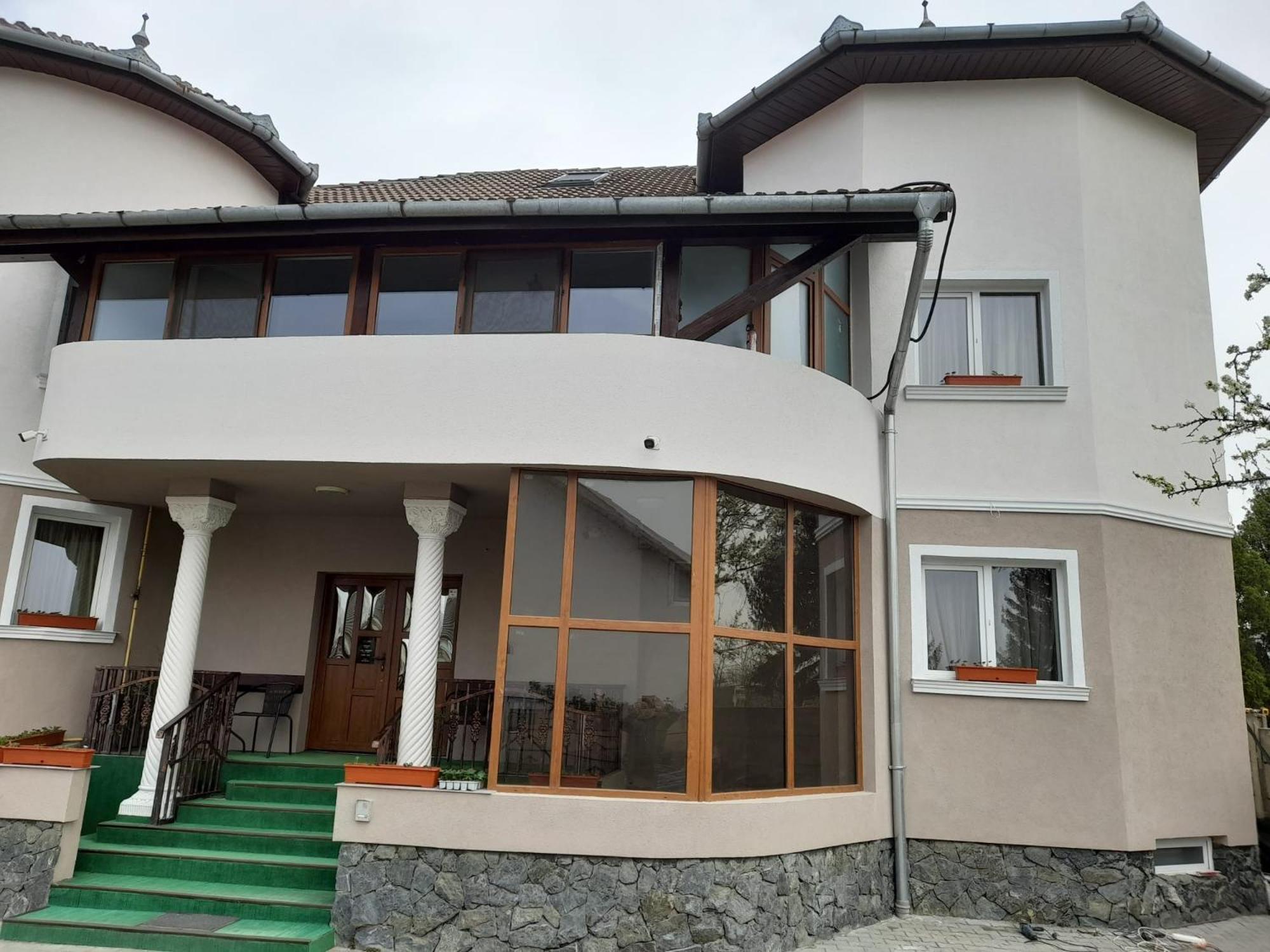 Pensiunea Crown Royal Alba Iulia Exterior foto