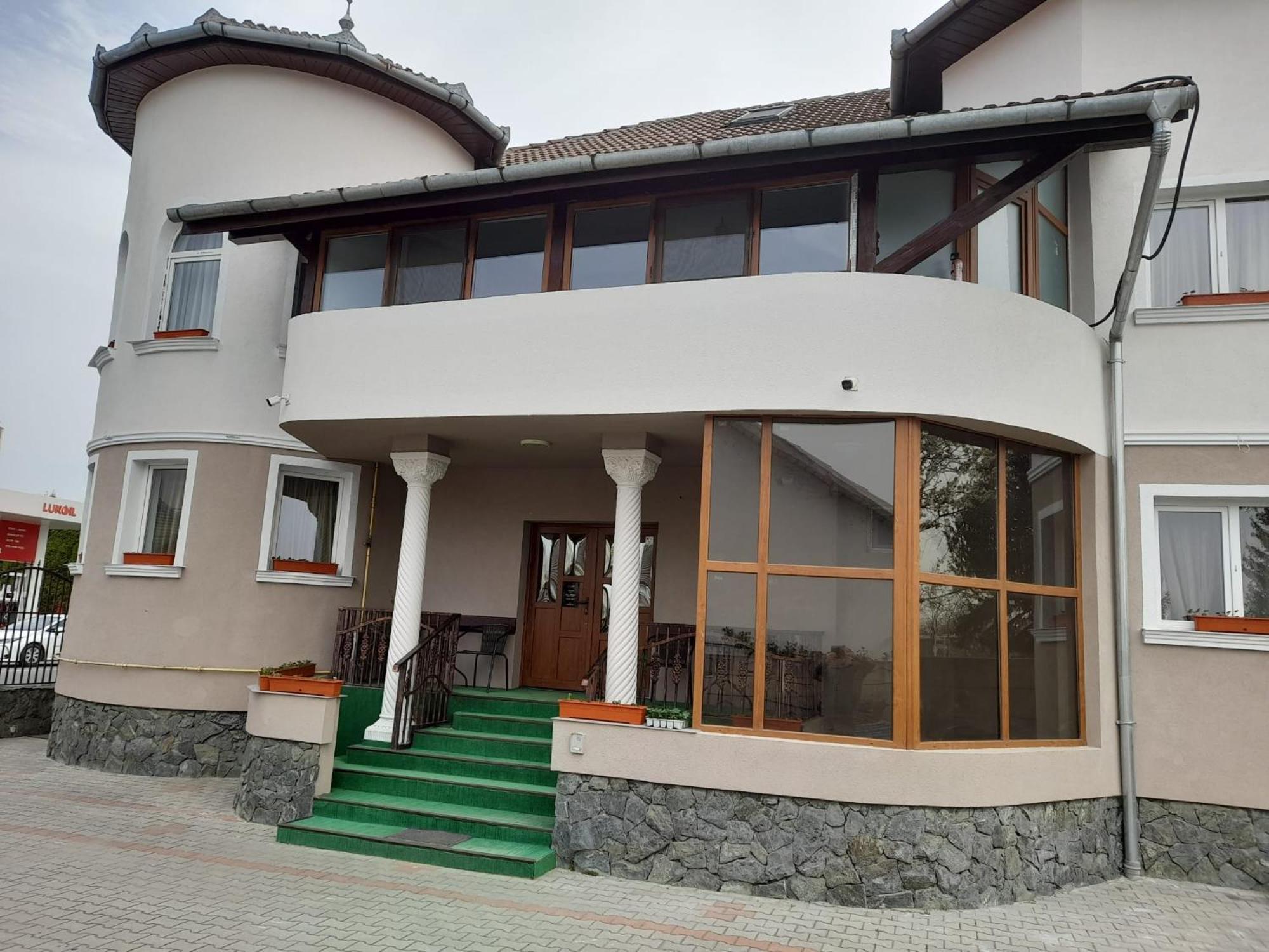 Pensiunea Crown Royal Alba Iulia Exterior foto