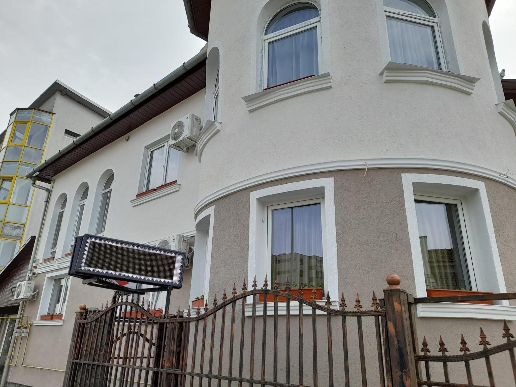 Pensiunea Crown Royal Alba Iulia Exterior foto